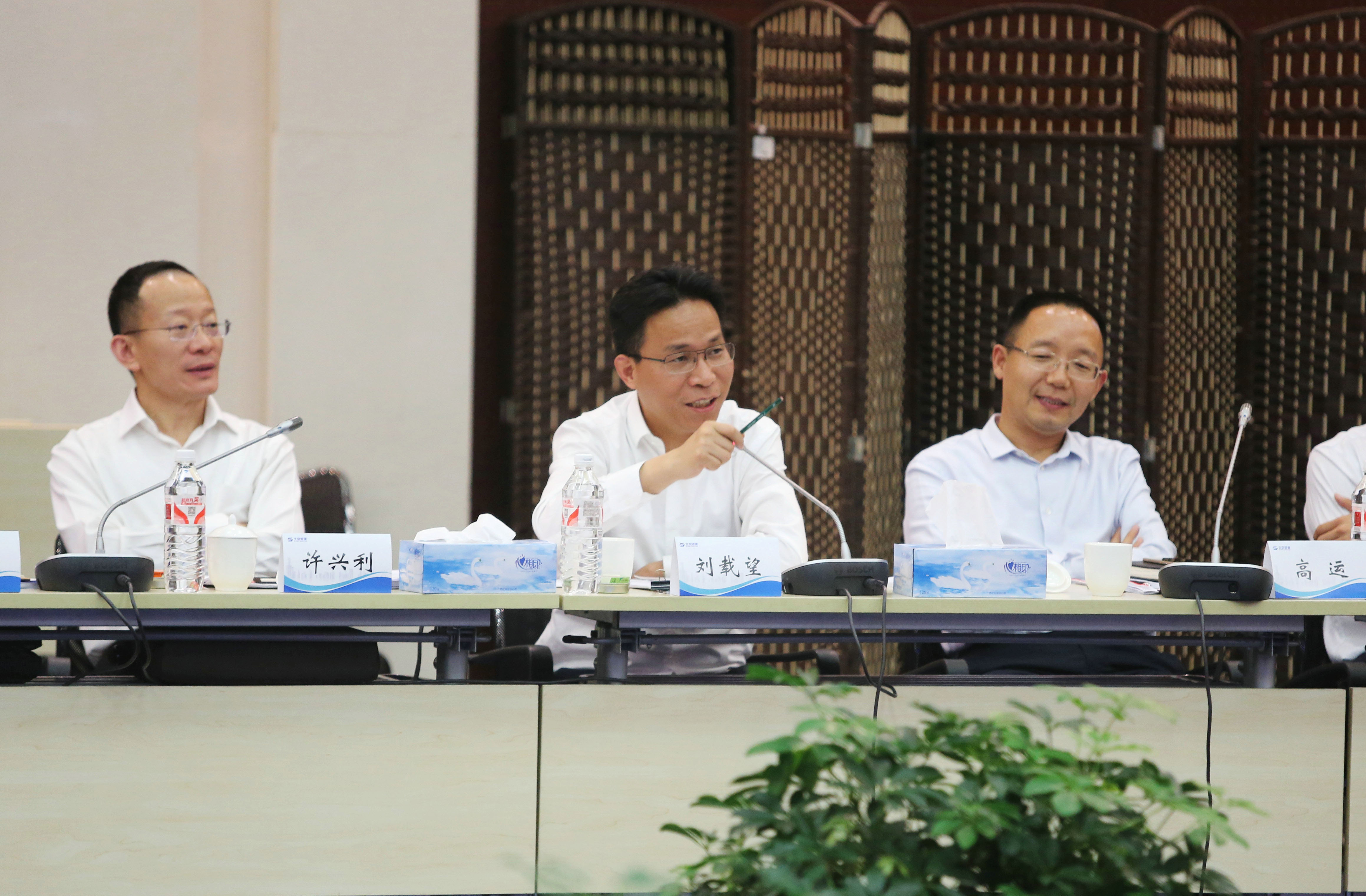 港源装饰举行2017年年中谋划调理（扩大）会